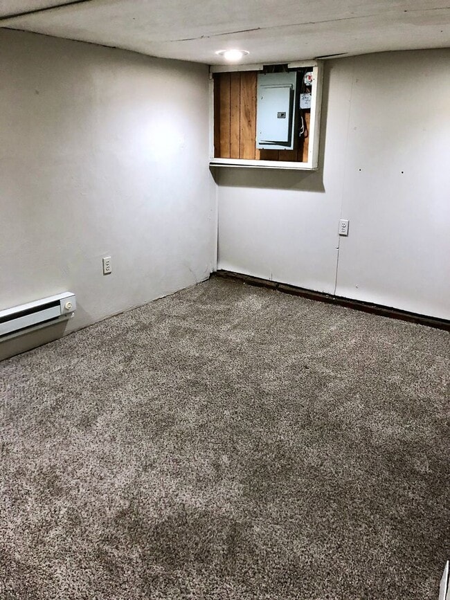 Building Photo - *** Spacious Oakland Apartment * Pet Friendly * Walk to Pitt & CMU * Close to Everything * Renova...
