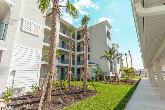 Building Photo - 15375 Grn Acrs Ave