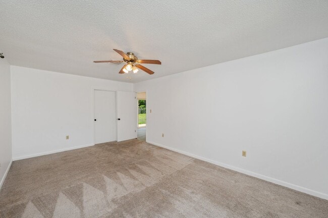 Building Photo - Central 4 bedroom in Niceville!