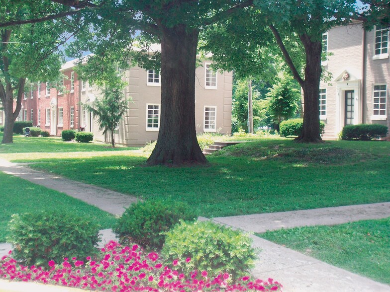 Village Manor Apartments 105 Fenley Ave Saint Matthews KY 40207