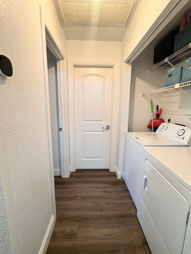 Building Photo - Welcome to Your Dream Home in the Heart of Largo!