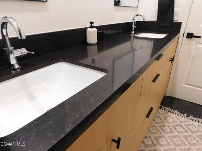 Building Photo - 30024 Quail Run Dr