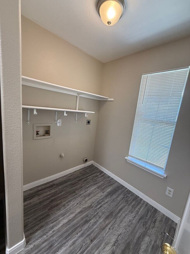 Building Photo - 201.203 Marvin Cove