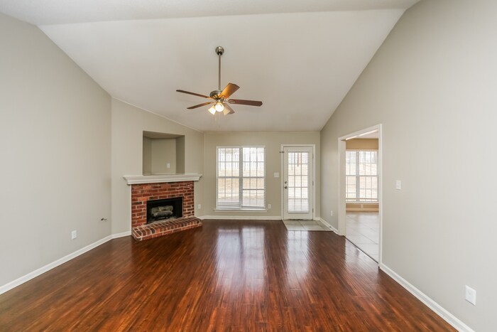 Building Photo - 9939 Greenalder Cove N