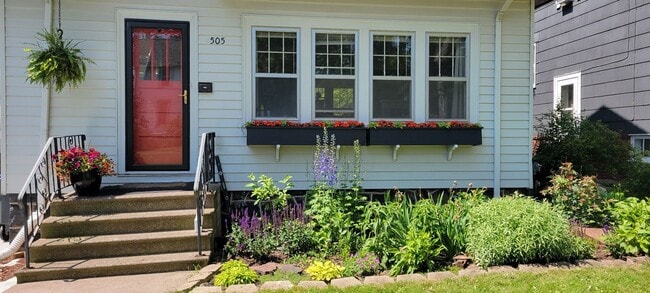 Building Photo - 505 N 16th Ave E