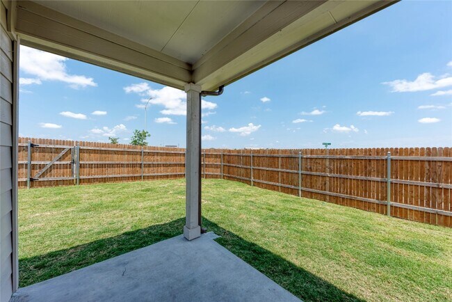 Building Photo - 105 Calgary Ln