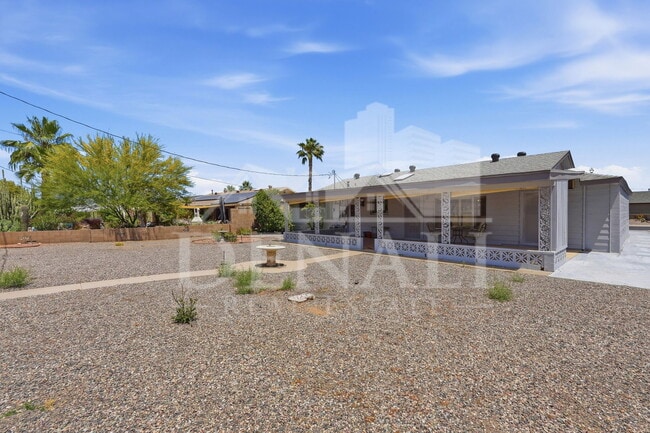 Building Photo - 10747 W Hope Dr