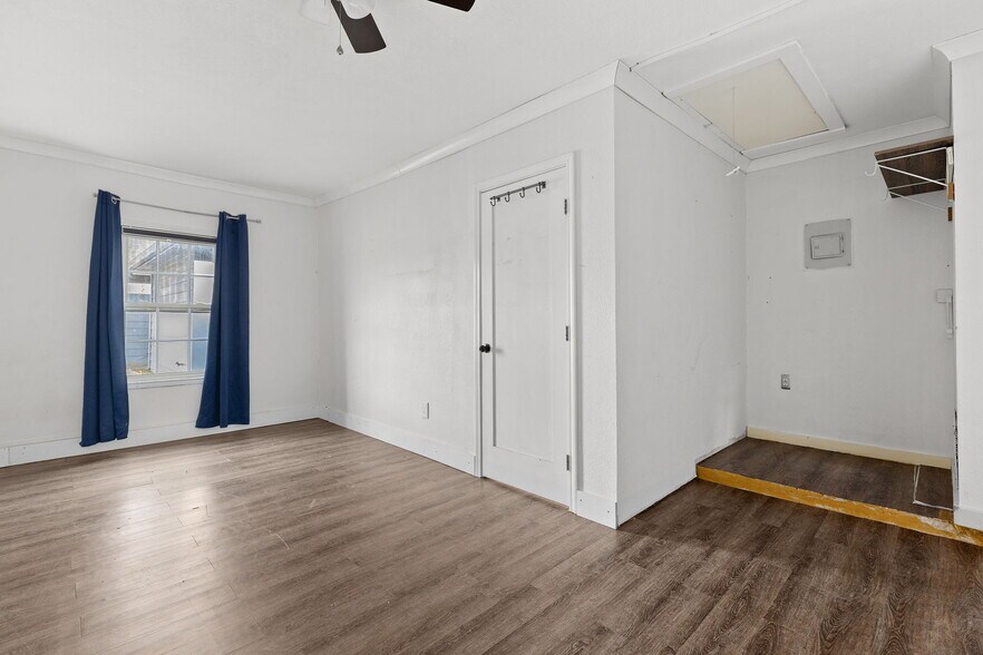 Building Photo - 1611 Somerset Dr