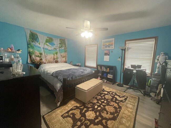 Building Photo - BEAUTIFUL 4 BED / 2.5 BATH SF IN COVENTRY