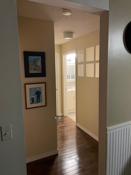 Building Photo - 6 Midhurst Rd