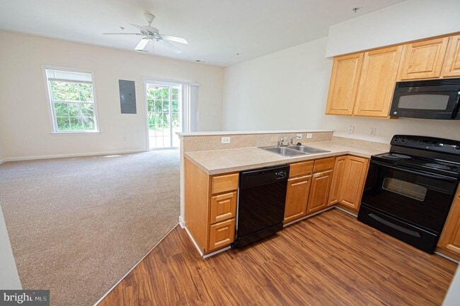 Building Photo - 420 Parkview Ct