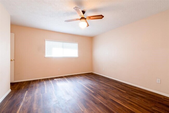 Building Photo - 2527 Colonial Ridge Dr