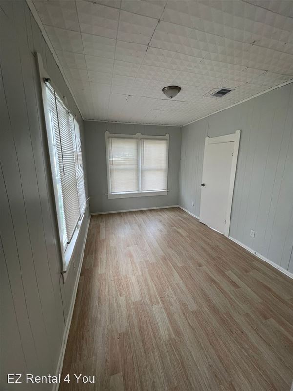 Building Photo - 1107 Avenue A