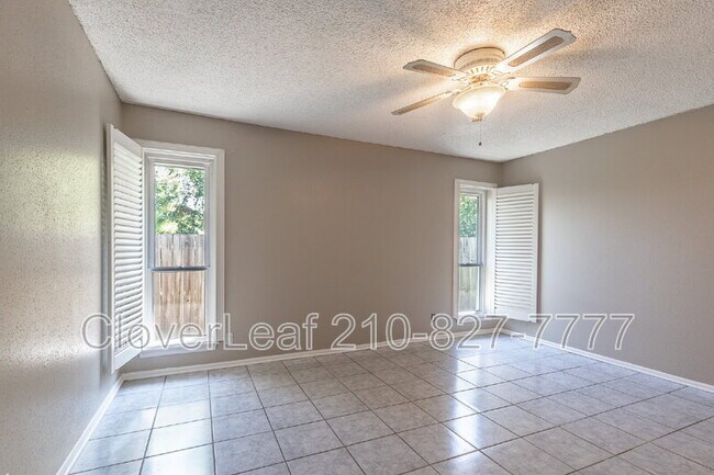 Building Photo - 8246 Phoenix Ave
