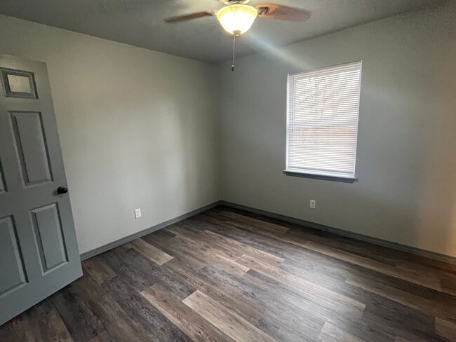 Building Photo - 1207 S Hartford Ave