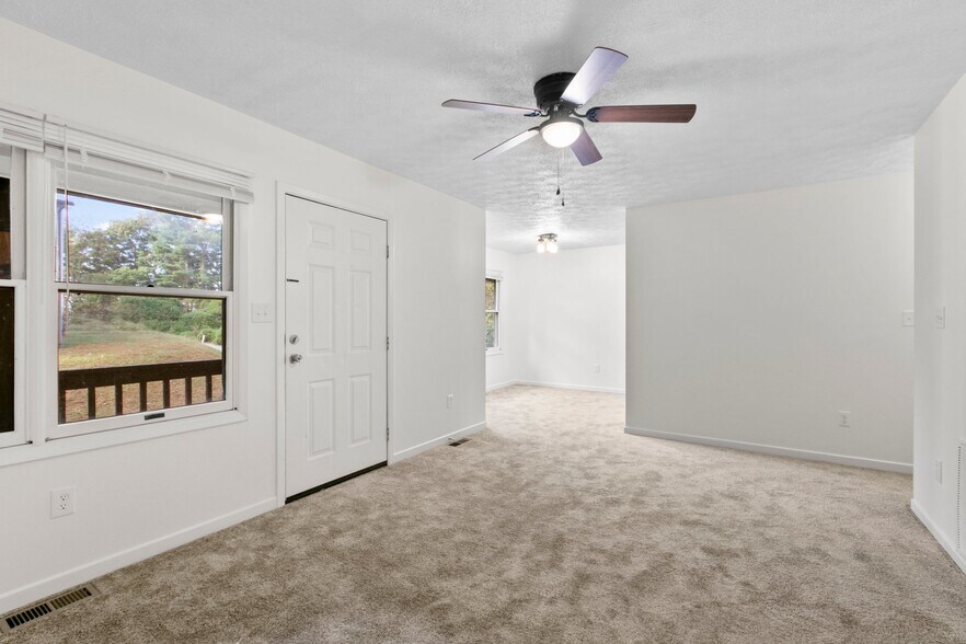 Building Photo - 3 W Rosecrest St