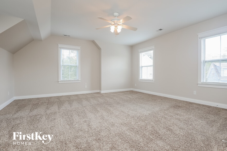 Building Photo - 228 Silverwood Ln