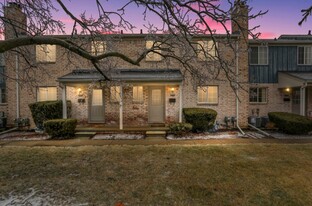 Building Photo - The Cloisters Townhouses