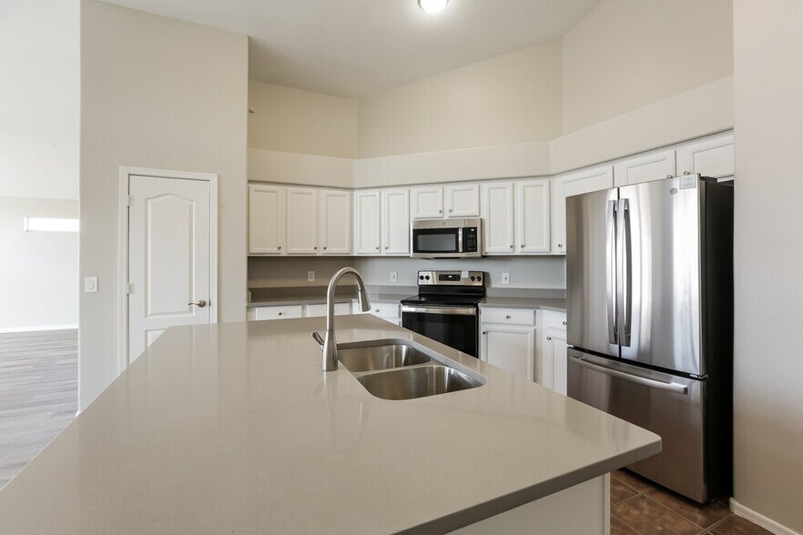 Building Photo - 1105 E Blackhawk Dr