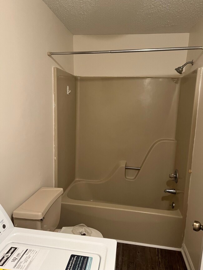 Building Photo - 403 Hobbs Rd SE