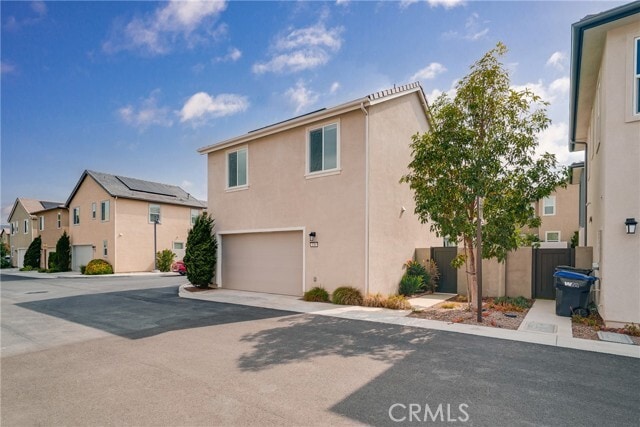 Building Photo - 130 Chorus