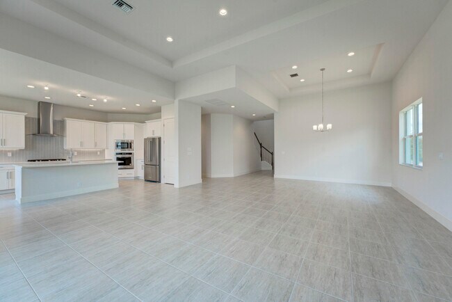 Building Photo - 9346 Crestview Cir