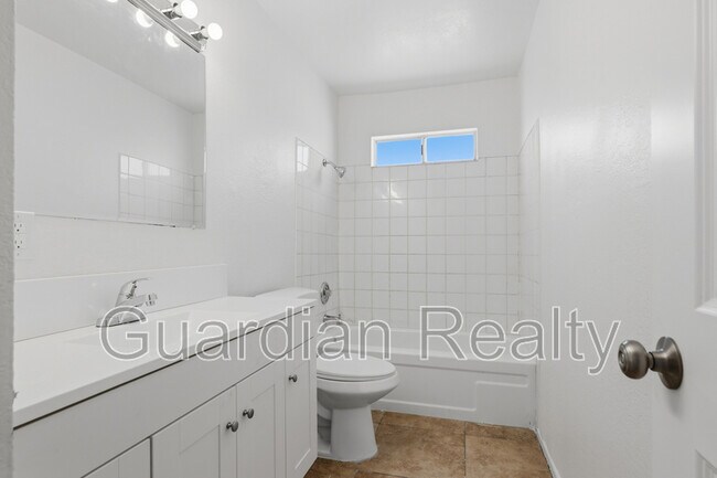 Building Photo - 801 N Major Ave