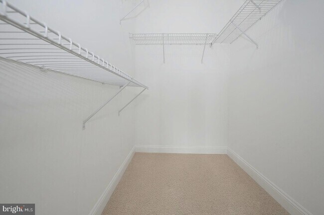 Building Photo - 300 W Elm St