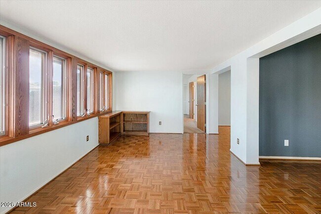 Building Photo - 1118 E Laguna Dr