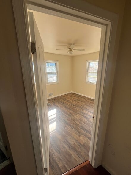 Primary Photo - 5800 Roanoke Ave