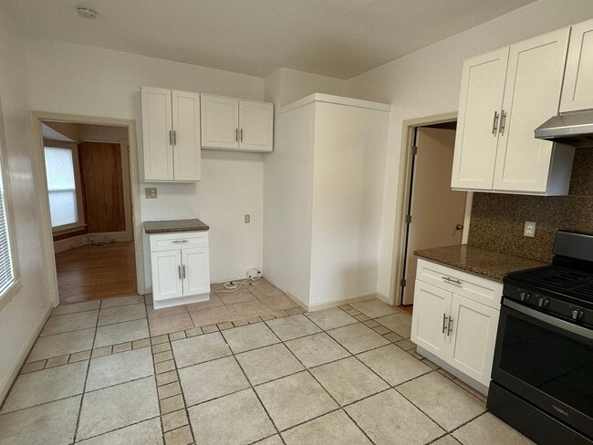 Building Photo - Charming Temescal Gem with Timeless Character & Spacious Living
