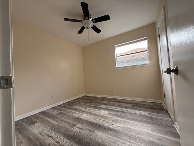 Building Photo - 1409 Opal Rd