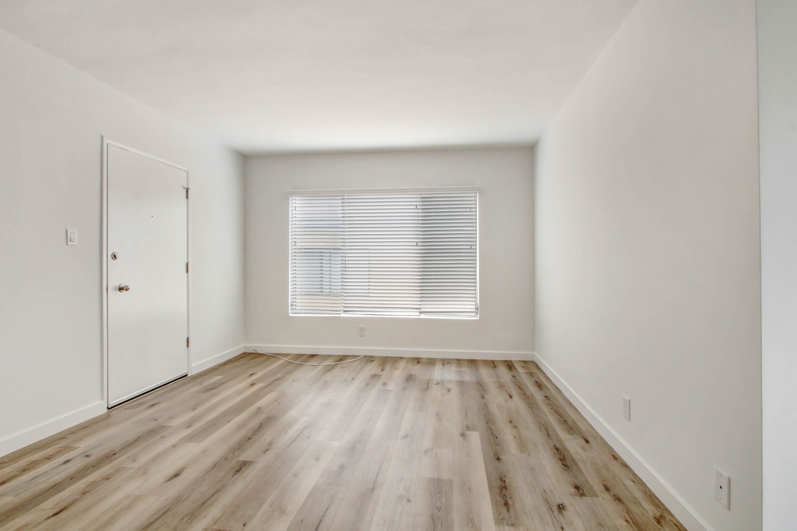 Building Photo - 943 6th St