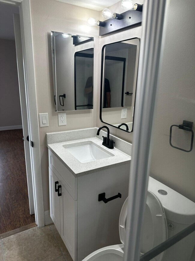 Building Photo - 7221 Golf Colony Ct
