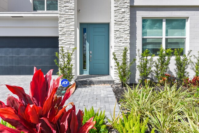 Building Photo - 1525 Stockbridge St