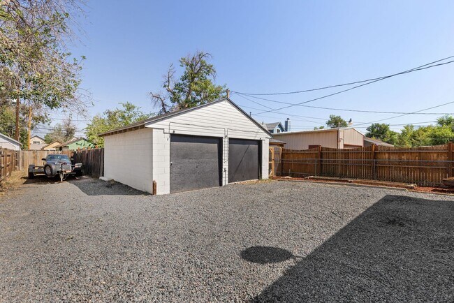 Building Photo - 1309 7th St