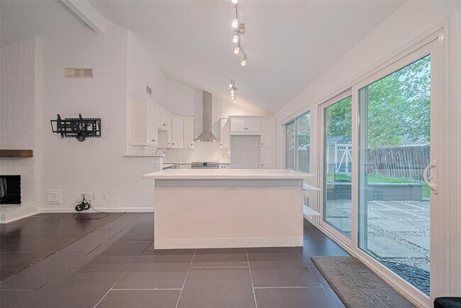 Building Photo - 3407 Hillstone Dr