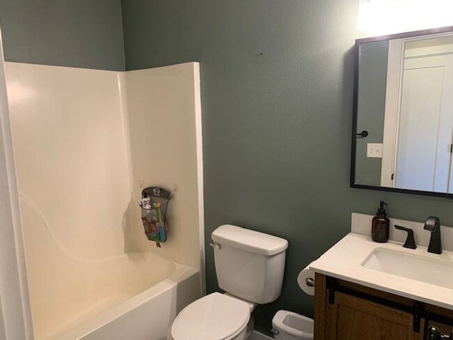 Building Photo - $2,600 - Beautifully-maintained single level Ranch-style Three Bedrooms, Two Baths home Ready To ...