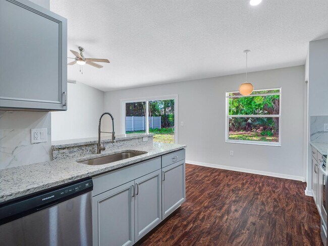 Building Photo - 91 Pebble Beach Dr
