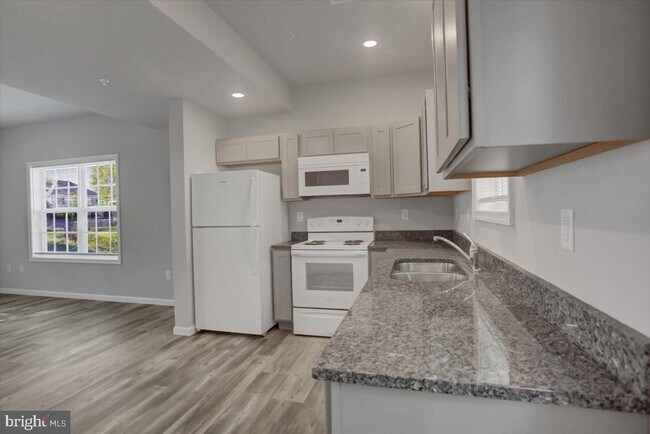 Building Photo - 36 Dahlgren St