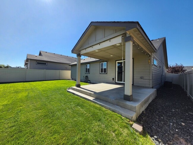 Building Photo - Beautiful One Level in the Reserve At Clea...