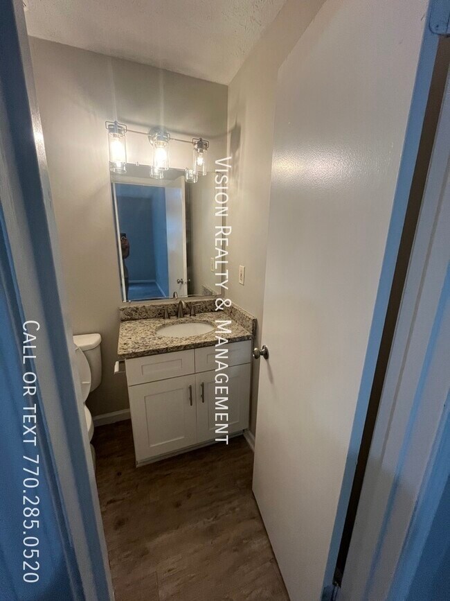 Building Photo - 5842 Oak Ct