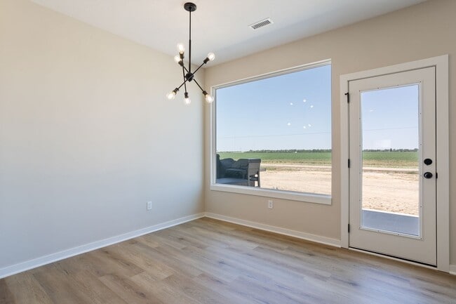 Building Photo - Fox Creek-Tracy Plan MODEL