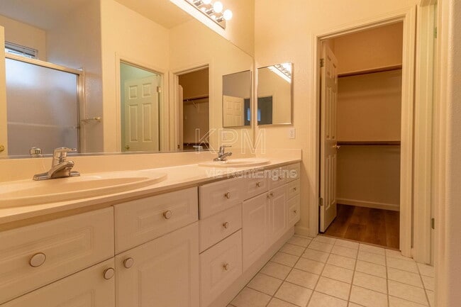 Building Photo - 4142 Pinehurst Cir