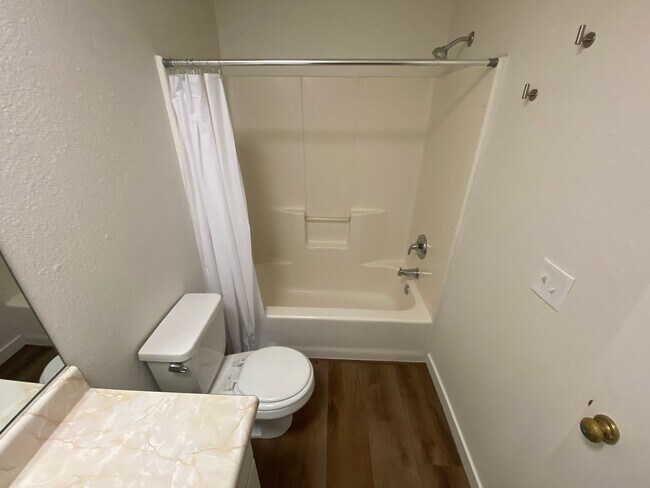 Building Photo - Downtown Duplex