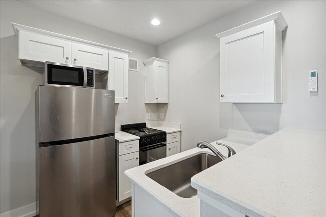 Building Photo - 1 Bedroom 1 Bathroom FALL 2025!