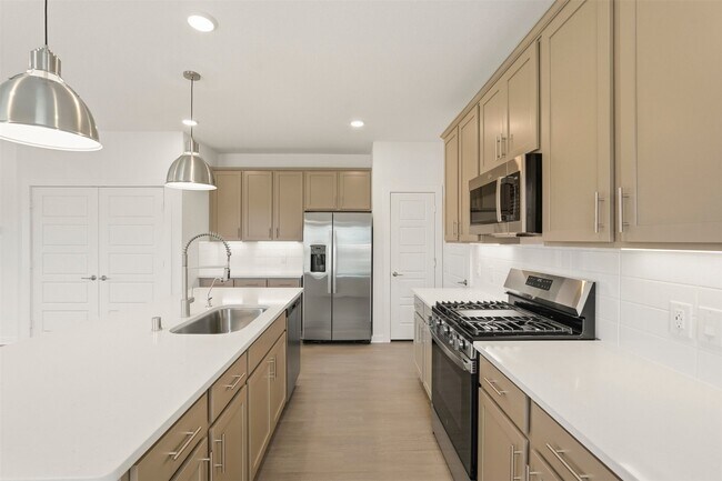 Building Photo - 32503 Midsummer Dr