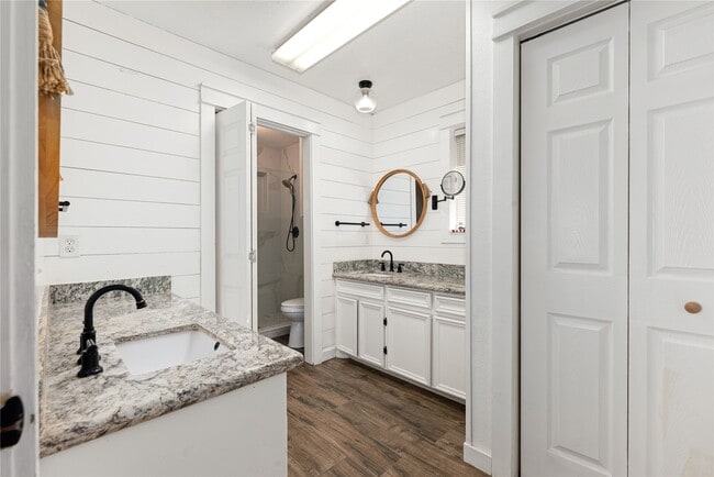 Building Photo - 303 Narcissus St