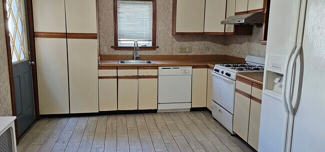 Building Photo - 5922 Loretto Ave