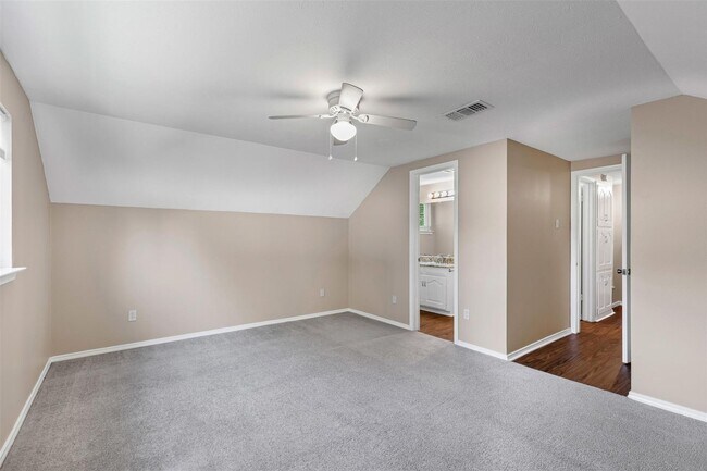 Building Photo - WELCOME TO OAK PARK ESTATES